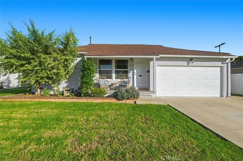 Photo of 2324 Roycroft Avenue, Long Beach, CA 90815 (MLS # PV26003766)