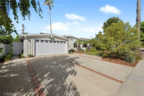 Photo of 6417 Graves, Lake Balboa, CA 91406 (MLS # PF25248477) Photo of 6417 Graves, Lake Balboa, CA 91406 (MLS # PF25248477)