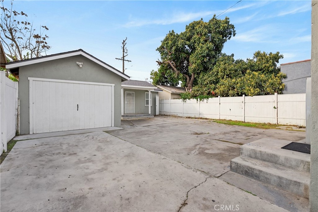 1218 E 89th