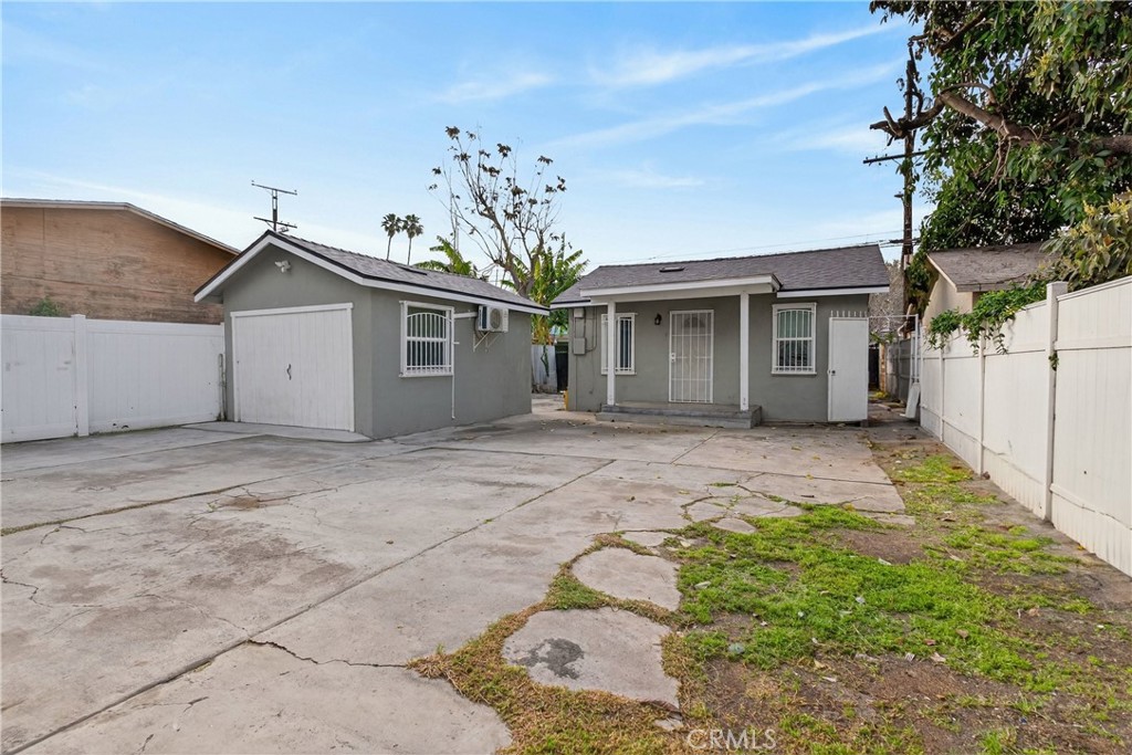 1218 E 89th