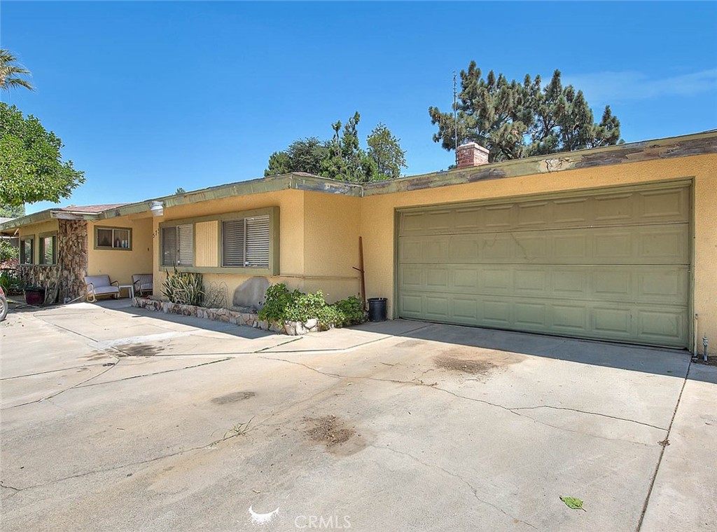 5737 Riverside Avenue