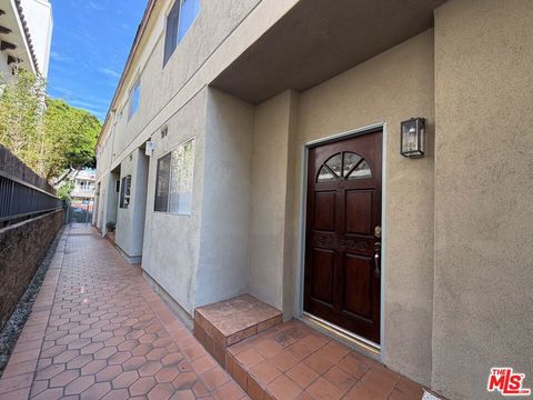 Photo of 2708 Arizona Avenue #C, Santa Monica, CA 90404 (MLS # 26669505)