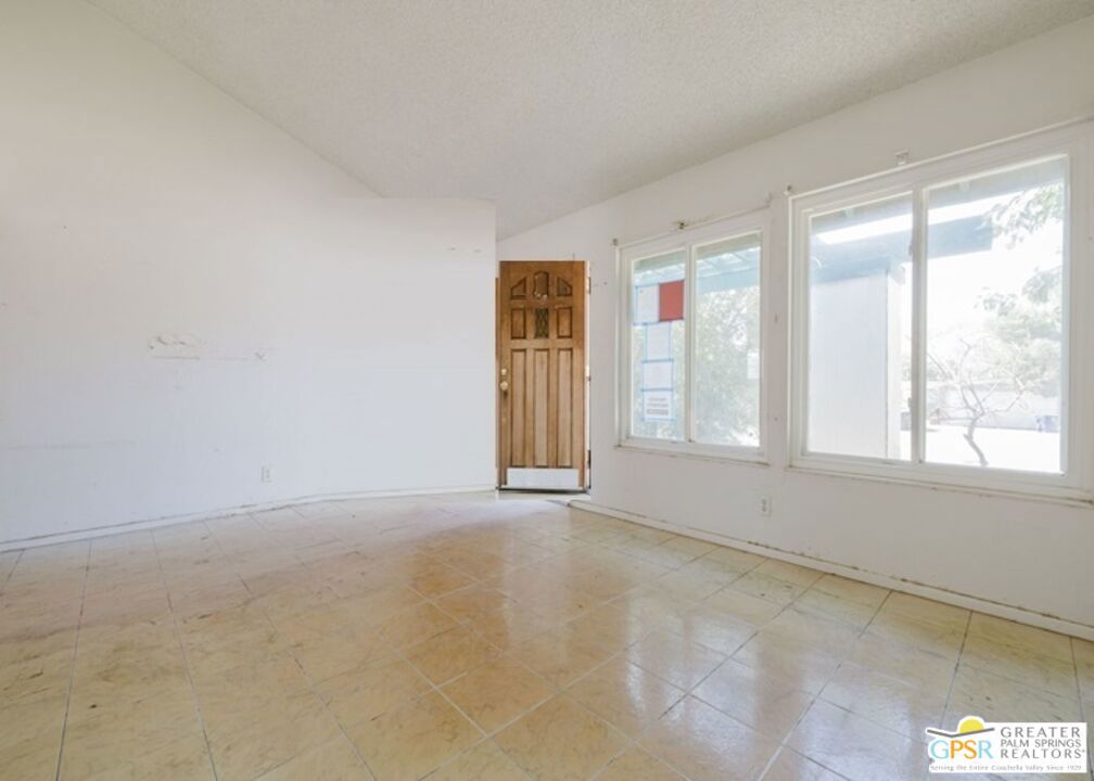 72376 Sunnyslope Drive