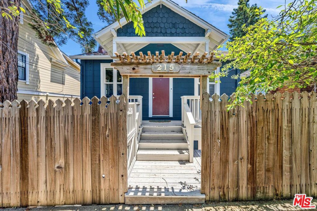 Downtown Point Richmond duplex vacant owner's unit! Built in 1915, this 4 bd/3 ba blends vintage charm with a 2024 remodel: high ceilings, Brazilian-chestnut floors, chef's kitchen, en-suite bath, huge windows, hillside views, and private yard with mature lemon & redwood trees. Vacant 2 bd/2 ba upper and market-rent 2 bd/1 ba lower unit has its own patio. Shared coin-op laundry, new electrical/plumbing, solar, 2 off-street parking spots. Close to cafes, Playhouse, trails; near ferry, BART, Amtrak, I-580. Approx. 2,028 sf on 3,197 sf lot. Live in one, lease the other!