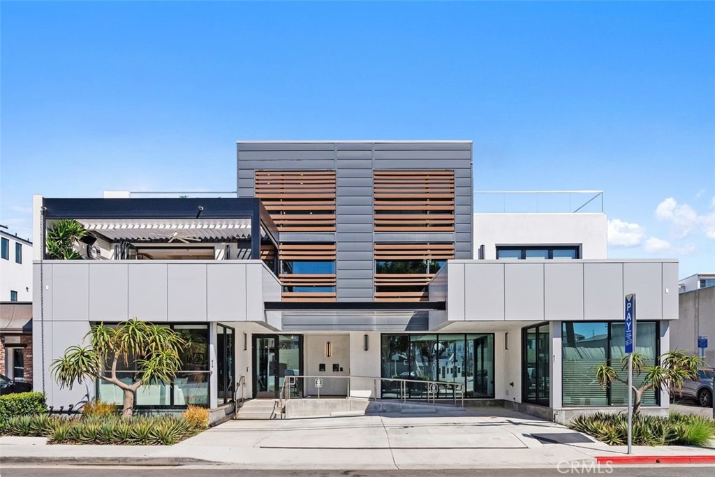 Experience Newport Beach’s ultimate lifestyle in this industrial-modern live/work loft by Brandon Architects, ideally located in the vibrant Cannery area. The 3-level design offers over 3,300 sq ft of living and workspace, highlighted by floor-to-ceiling windows, soaring ceilings, and designer finishes. The gourmet kitchen features rift-oak cabinetry, Miele appliances, and a waterfall island. Enjoy seamless indoor-outdoor living with dual decks, a motorized pergola, and rooftop lounge with firepit. Three en-suite bedrooms include a luxurious primary suite with marble bath and soaking tub. Additional amenities include a custom outdoor kitchen, remote-controlled blinds, 6-car parking, and furnished with Tommy Bahama & Barclay Butera. Walk to Lido Marina Village, cafes, and the beach — a rare blend of design, function, and coastal luxury.