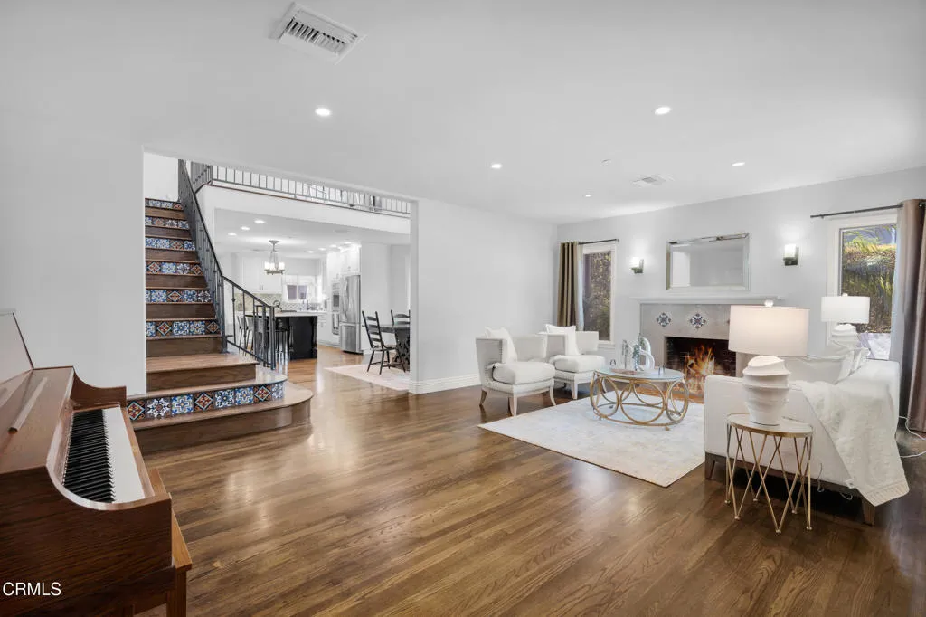 Monrovia, California 91016, United States, 4 Bedrooms Bedrooms, ,5 BathroomsBathrooms,Residential,Active,147444