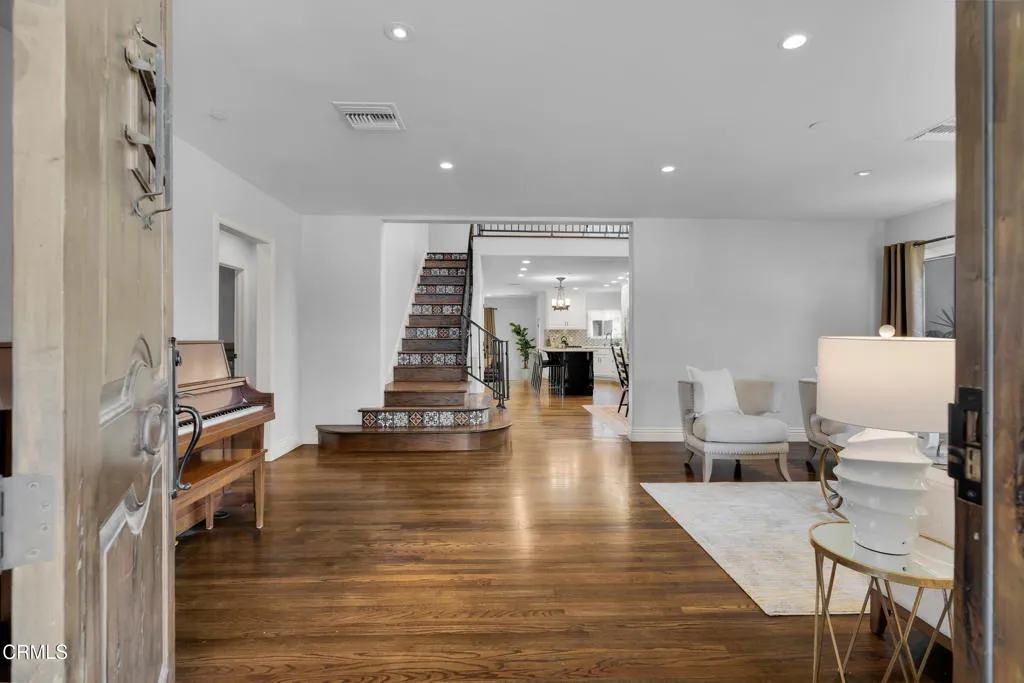 Monrovia, California 91016, United States, 4 Bedrooms Bedrooms, ,5 BathroomsBathrooms,Residential,Active,147444