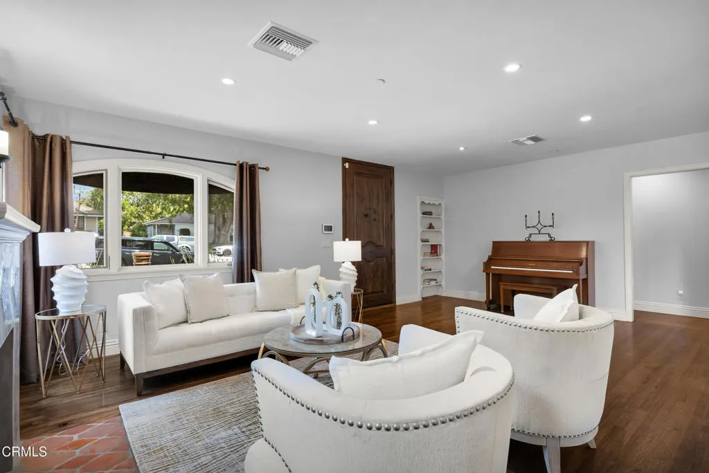 Monrovia, California 91016, United States, 4 Bedrooms Bedrooms, ,5 BathroomsBathrooms,Residential,Active,147444