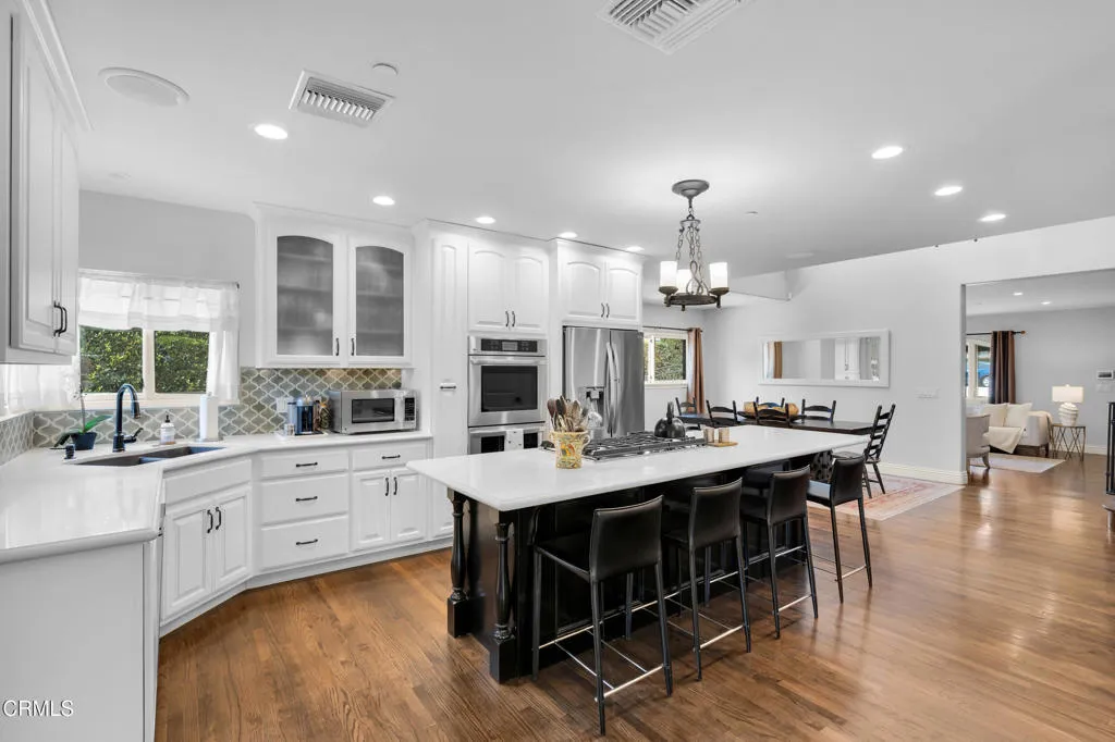 Monrovia, California 91016, United States, 4 Bedrooms Bedrooms, ,5 BathroomsBathrooms,Residential,Active,147444