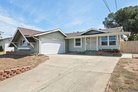 Photo of 877 Alveda Avenue Ave, El Cajon, CA 92019 (MLS # 260009216SD)