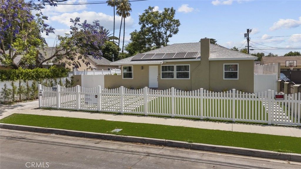 Photo of 6820 Jellico Avenue, Van Nuys, CA 91406 (MLS # SR25132466)