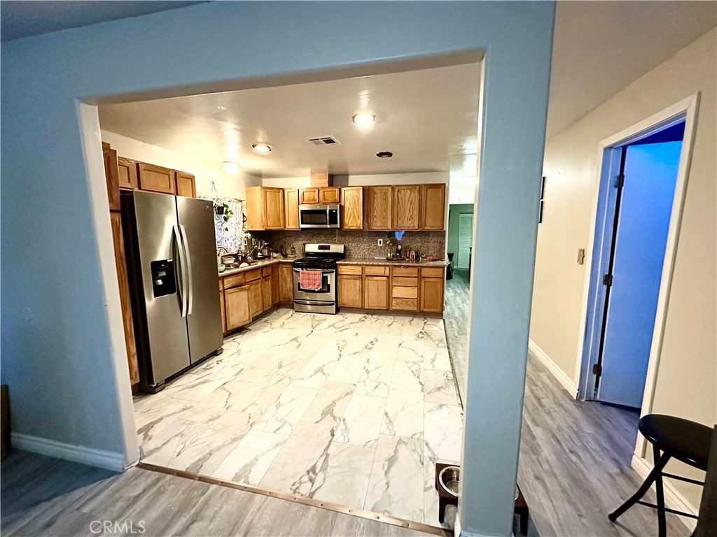 2160 W Rialto