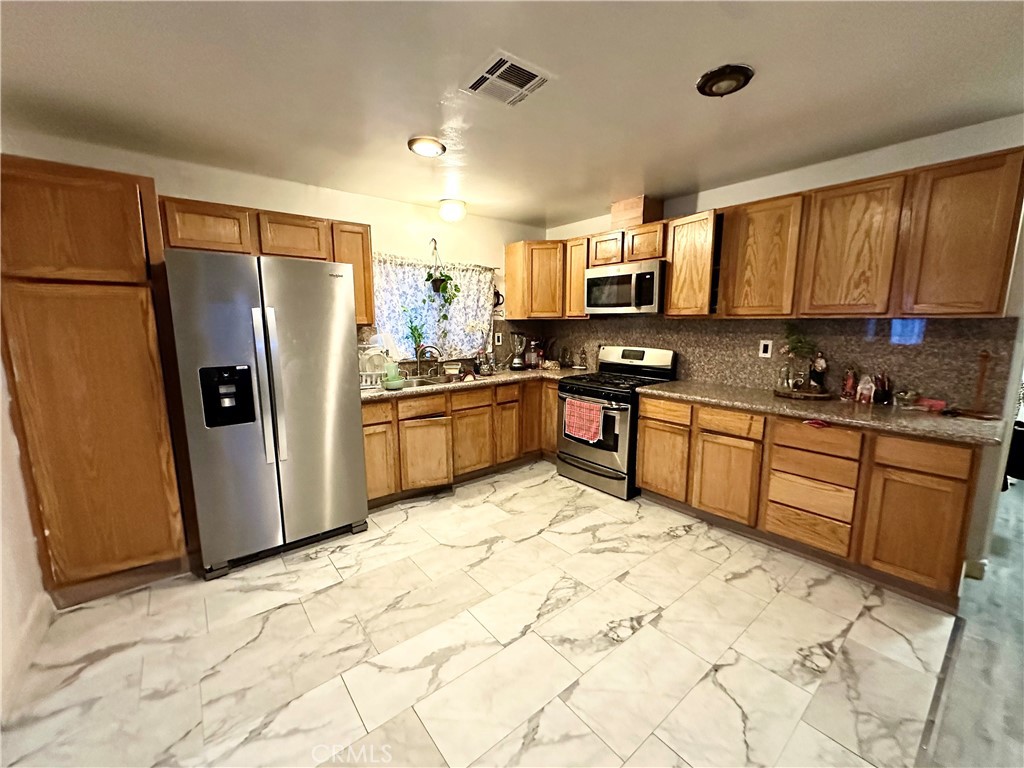2160 W Rialto