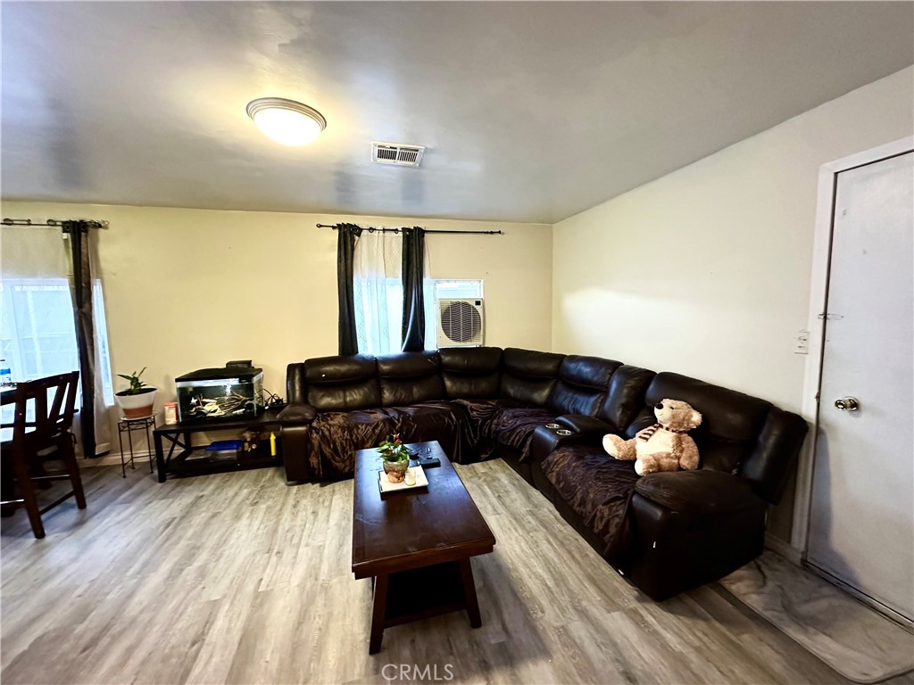 2160 W Rialto