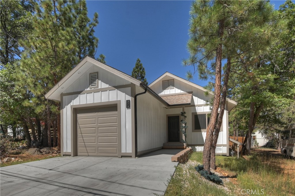 374 Los Angeles Ave, Sugarloaf, CA 92386
3 Bed | 2 Bath | Built in 2023 | Garage
Ioan Man built home in 2023. Experience modern mountain living in this newly built 3-bedroom, 2-bath home. Designed with comfort and style in mind, this 2023 home features an open-concept layout with vaulted ceilings and an abundance of natural light. The kitchen is a standout, complete with soft-close cabinetry, modern finishes, and a hidden walk-in pantry. Both bathrooms offer a spa-like feel with light-up mirrors and Bluetooth fans. Brass fixtures throughout the home add a warm, contemporary touch. Enjoy the convenience of an attached garage and a peaceful outdoor space perfect for relaxing or entertaining.