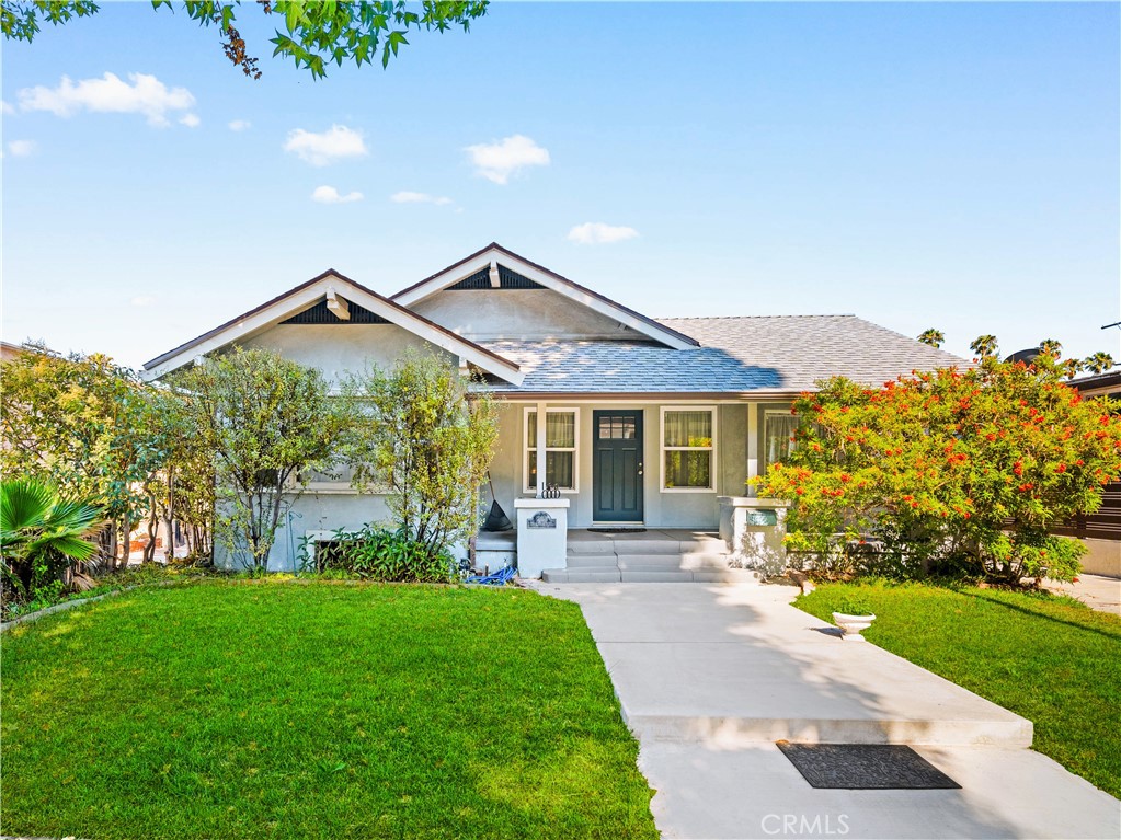 Welcome to this beautifully renovated coastal property in the heart of Belmont Heights! This charming 4-bedroom, 3-bathroom residence sits on a spacious 6,500+ sq ft lot and features a fully remodeled main house completed by the previous owner plus two additional rental units, perfect for multigenerational living or income potential. Previously upgraded from top to bottom with a new roof, central HVAC, dual-pane windows, new kitchen and baths, modern finishes throughout and smart home wired completed by the previous owner. Enjoy the convenience of relish the lifestyle of being just blocks from the beach, shops, and local dining hotspots.
Whether you're looking for a turnkey investment or a stylish forever home in one of Long Beach’s most coveted neighborhoods, this rare opportunity is not to be missed.