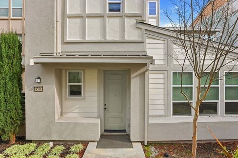 Photo of 4386 Healdsburg Way Way, Dublin, CA 94568 (MLS # 41119773)