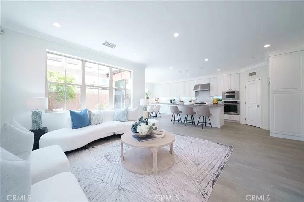 216 Midvale Ln