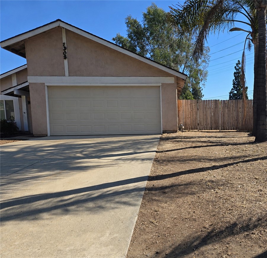 1908 E HIGHLAND Court