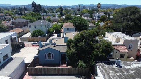 Photo of 610 S Amphlett Boulevard, San Mateo, CA 94402 (MLS # ML82059676)