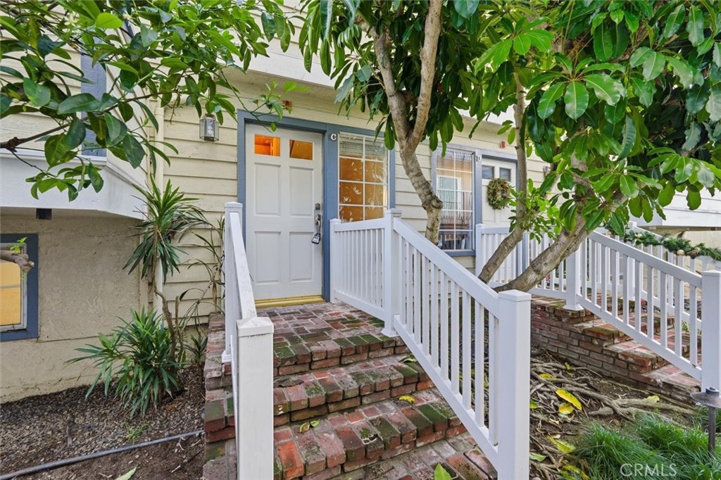 208 S Catalina Avenue C