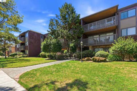 Photo of 1810 Central Avenue AVE #310, Alameda, CA 94501 (MLS # 41138308)