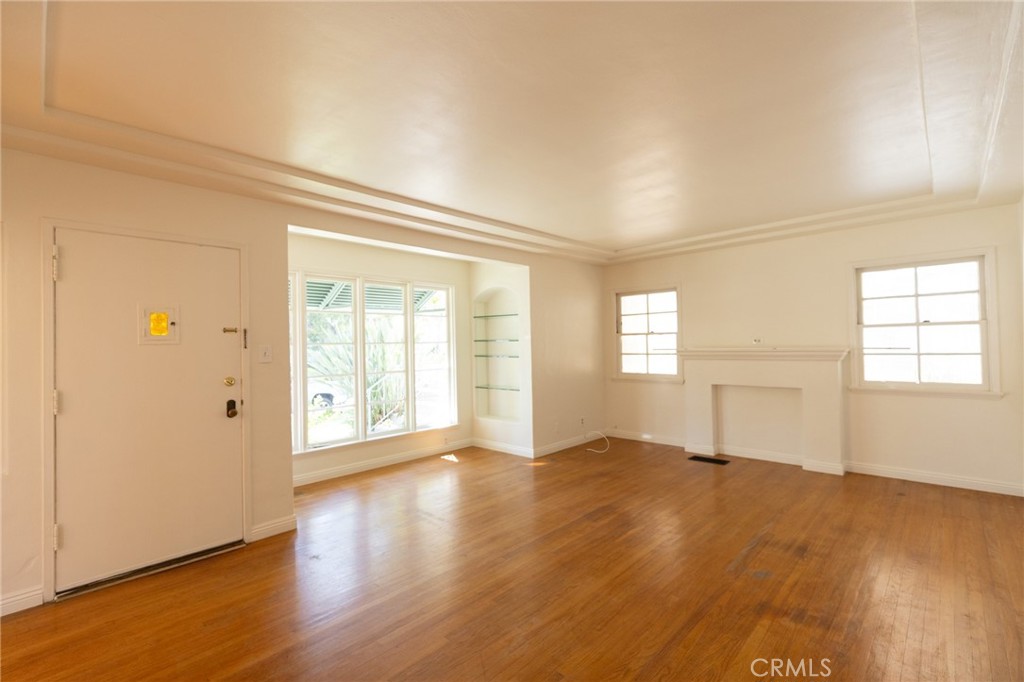 Step into timeless elegance with this beautifully maintained 2 bedroom, 1 bath Spanish style apartment, ideally located in one of Glendale’s most desirable neighborhoods—just minutes from the highly anticipated Erewhon Market.
This bright and spacious home features a sun-filled bonus room perfect for a home office, reading nook, or creative space. Classic Spanish architectural details—arched doorways, coved ceilings, and original hardwood floors—blend seamlessly with modern conveniences.
Enjoy the convenience of laundry hook-ups, a private garage, and an unbeatable location close to shopping, dining, and easy freeway access.
- 2 spacious bedrooms + sunroom
- 1 full bath
- Original vintage charm throughout
- Private garage included
- Laundry hook-ups in unit
- Housing Provider pays water, tenant pays all other utilities
- Pets Negotiable