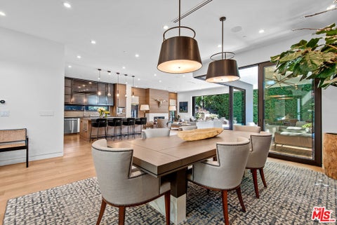 Photo of 346 N Laurel Avenue, Los Angeles, CA 90048 (MLS # 26759067)