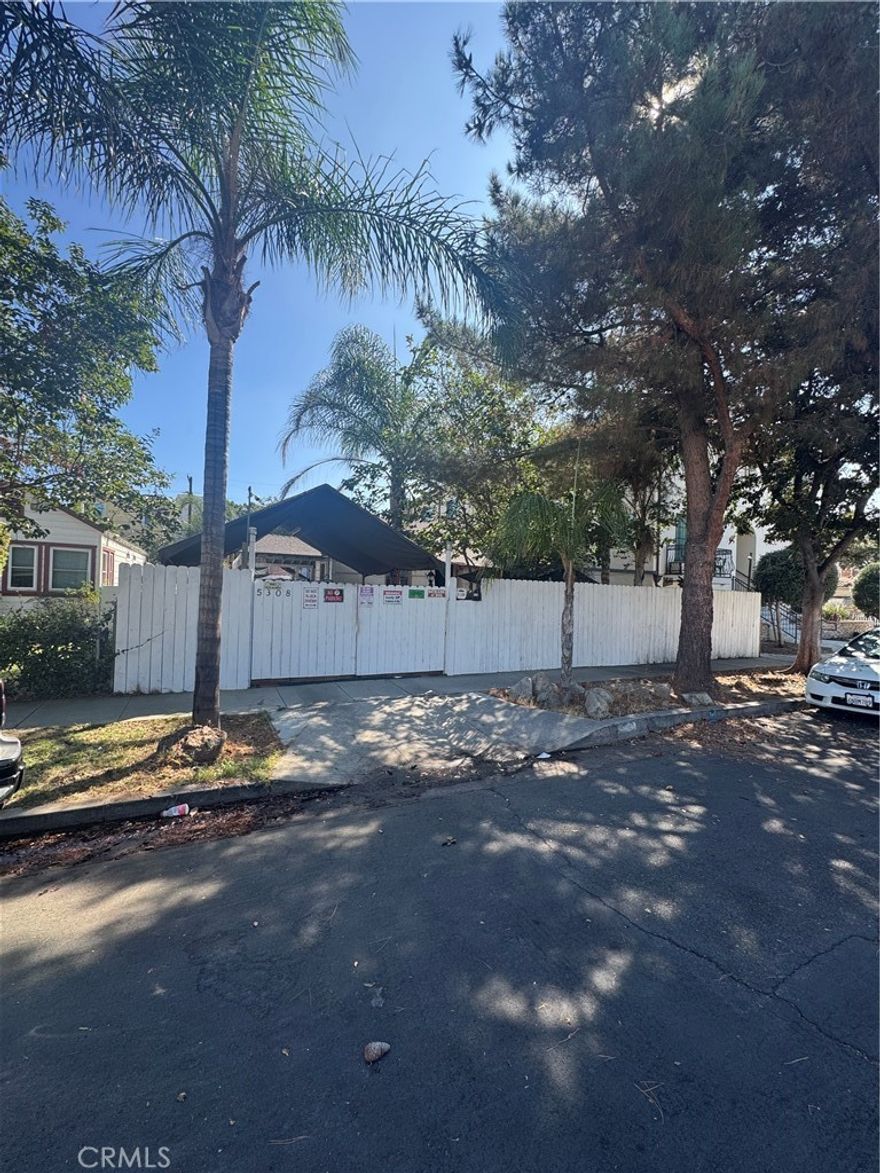 We are pleased to present 5308 Cleon Ave North Hollywood. This property is ideal for any purchaser, either as an owner/occupant, or as an Investor/Flipper. Whether you’re looking to renovate and collect strong rental income, live in one unit and rent the other, or fully redevelop, the possibilities are endless. High-Demand NoHo Arts District Location! Perfectly positioned near Metro Link, acting studios, professional dance studios, trendy restaurants, theaters, and boutique shops. Close proximity to schools, Burbank, major studios, and the 170 & 134 freeways.