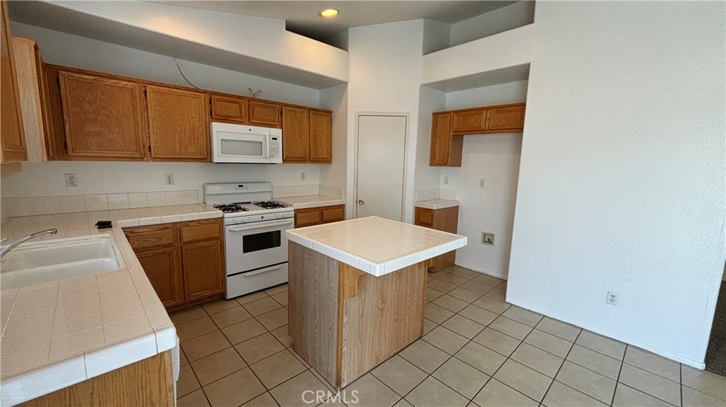875 S Gilbert