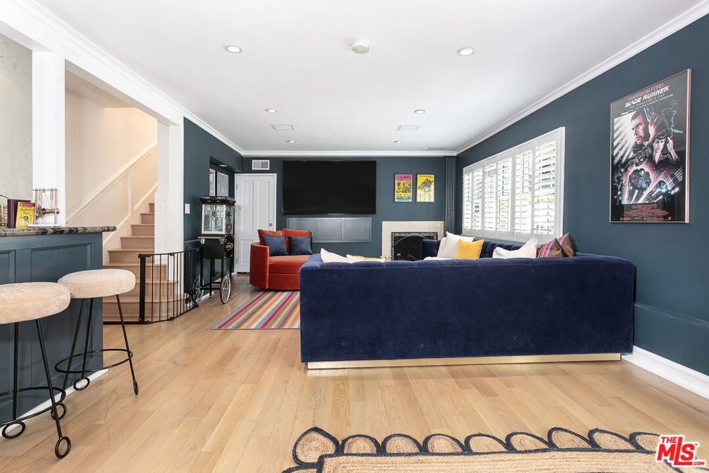 Photo of 657 N Saltair Avenue, Los Angeles, CA 90049 (MLS # 25606435)