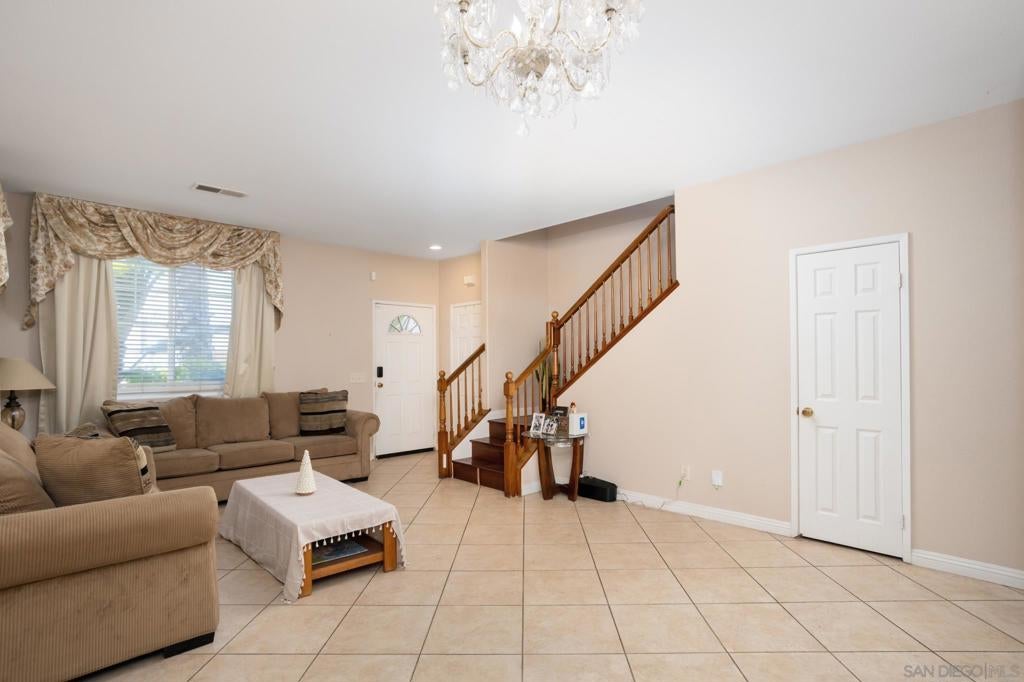 5218 Avenida De Las Vistas