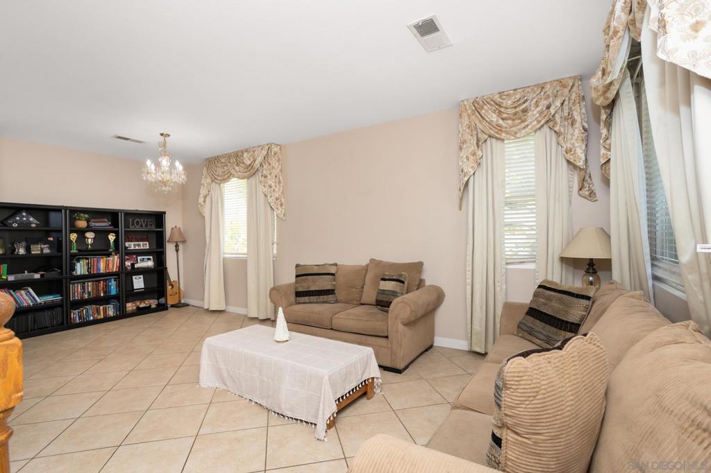 5218 Avenida De Las Vistas