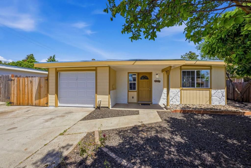 Photo of 24914 Thomas Avenue, Hayward, CA 94544 (MLS # ML82044888)