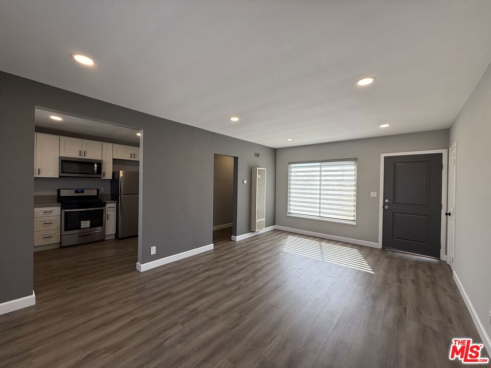 Well maintained 1 bedroom / 1 bathroom unit on the second floor with newer appliances, including dishwasher, refrigerator, gas stove and microwave.  Ready for move-in.  No on-site parking.