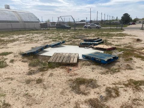 Photo of 0 REEVES AVE, Ridgecrest, CA 93555 (MLS # SW24034778)