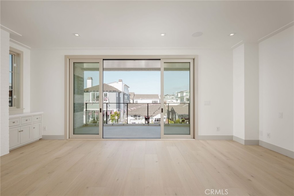 225 Diamond, Newport Beach CA 92662 - Photo 9