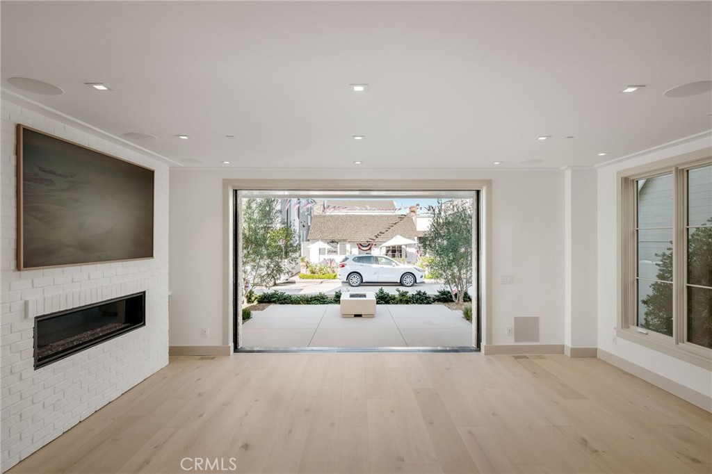 225 Diamond, Newport Beach CA 92662 - Photo 6