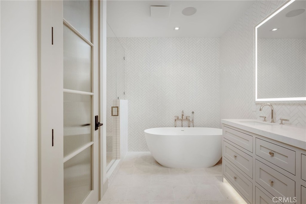 225 Diamond, Newport Beach CA 92662 - Photo 12