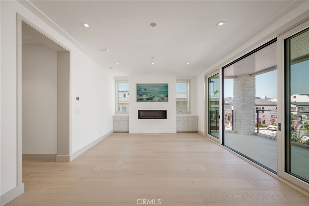 225 Diamond, Newport Beach CA 92662 - Photo 10