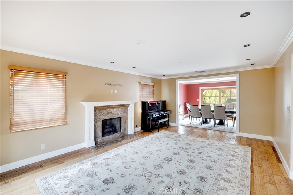 Properties 3 222 W Kenneth