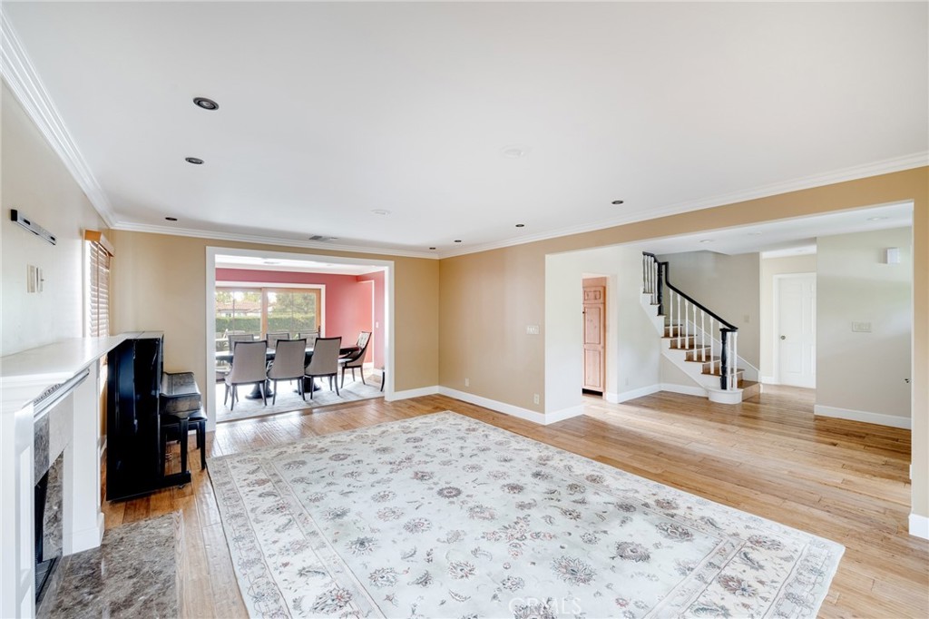 Properties 4 222 W Kenneth