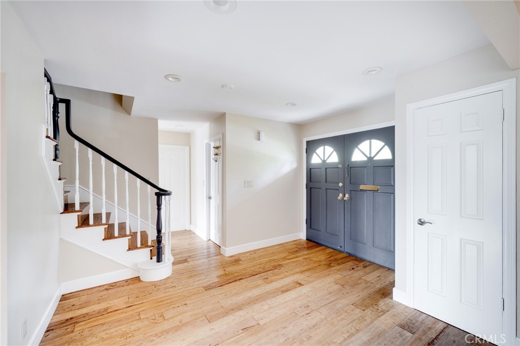 Properties 2 222 W Kenneth