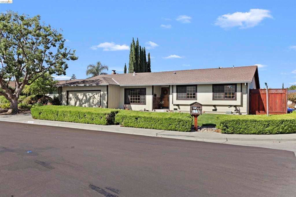 3909 Boatwright Dr