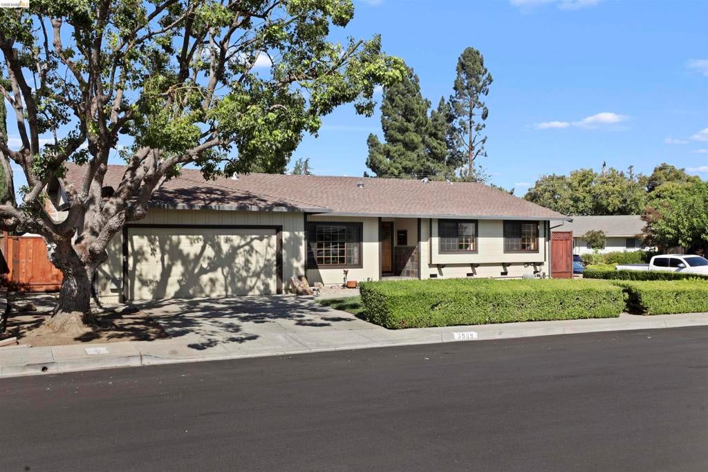 3909 Boatwright Dr