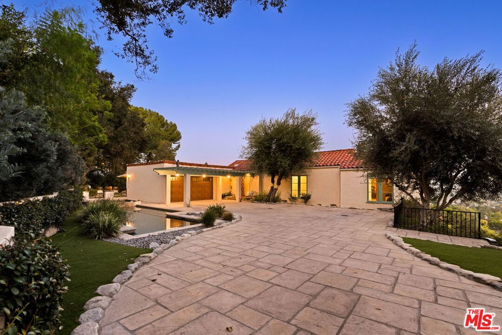 1395 Inverness Drive
