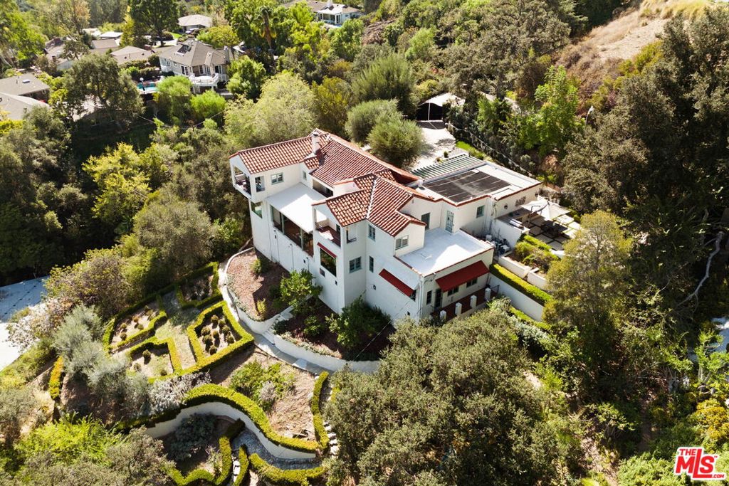 1395 Inverness Drive