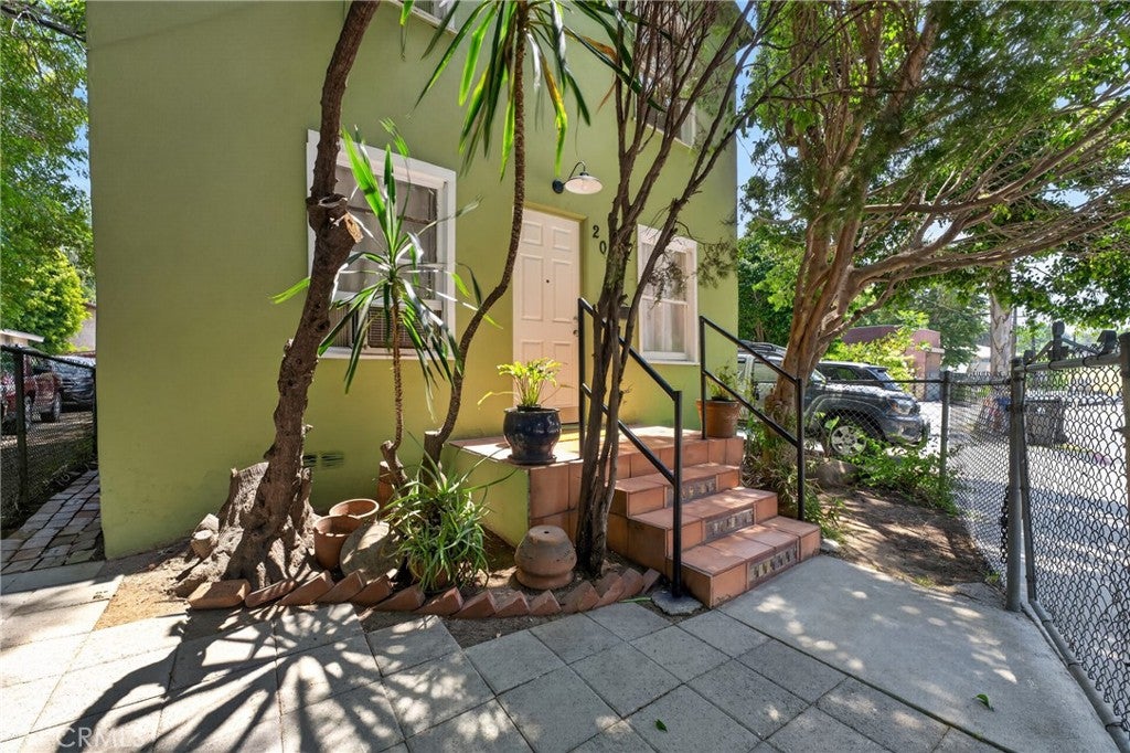 2004 Echo Park Avenue, Los Angeles CA 90026