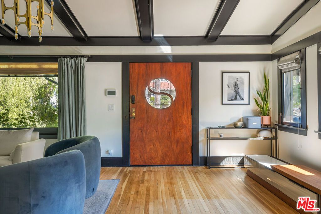 Photo of 221 S St Andrews Place, Los Angeles, CA 90004 (MLS # 25604305)