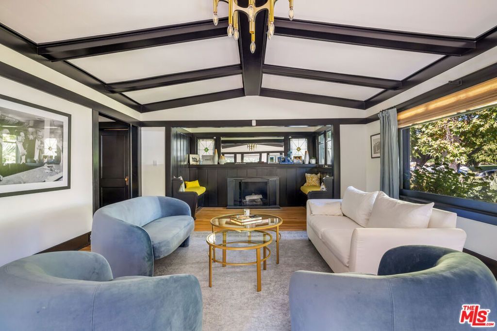 Photo of 221 S St Andrews Place, Los Angeles, CA 90004 (MLS # 25604305)